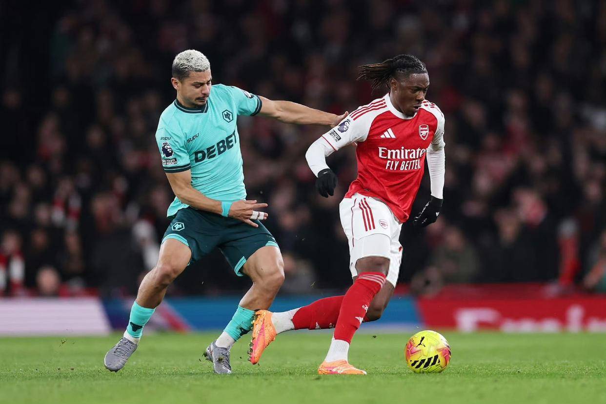 墨西哥射手洛萨诺卡代表阿森纳队攻入绝杀一球取胜曼联队的简单介绍 墨西哥射手洛萨诺卡代表阿森纳队攻入绝杀一球取胜曼联队的简单介绍